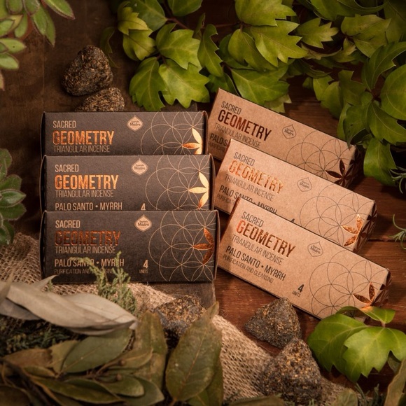 Sagrada Madre - Sacred Geometry Triangle Incense Palo Santo and Myrrh - Picture 1 of 2